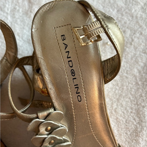 Bandolino Metallic Ninette Wedge Sandals - size 6 - Picture 2 of 8